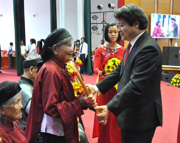 Lễ kỷ niệm 10 năm Ngày Di sản Việt Nam và trao tặng danh hiệu “Nghệ nhân ưu tú”, “Nghệ nhân Hát Xoan Phú Thọ” lần thứ hai – năm 2015